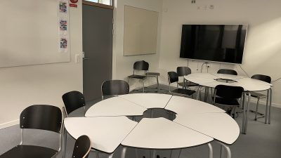 Ett tomt klassrum.