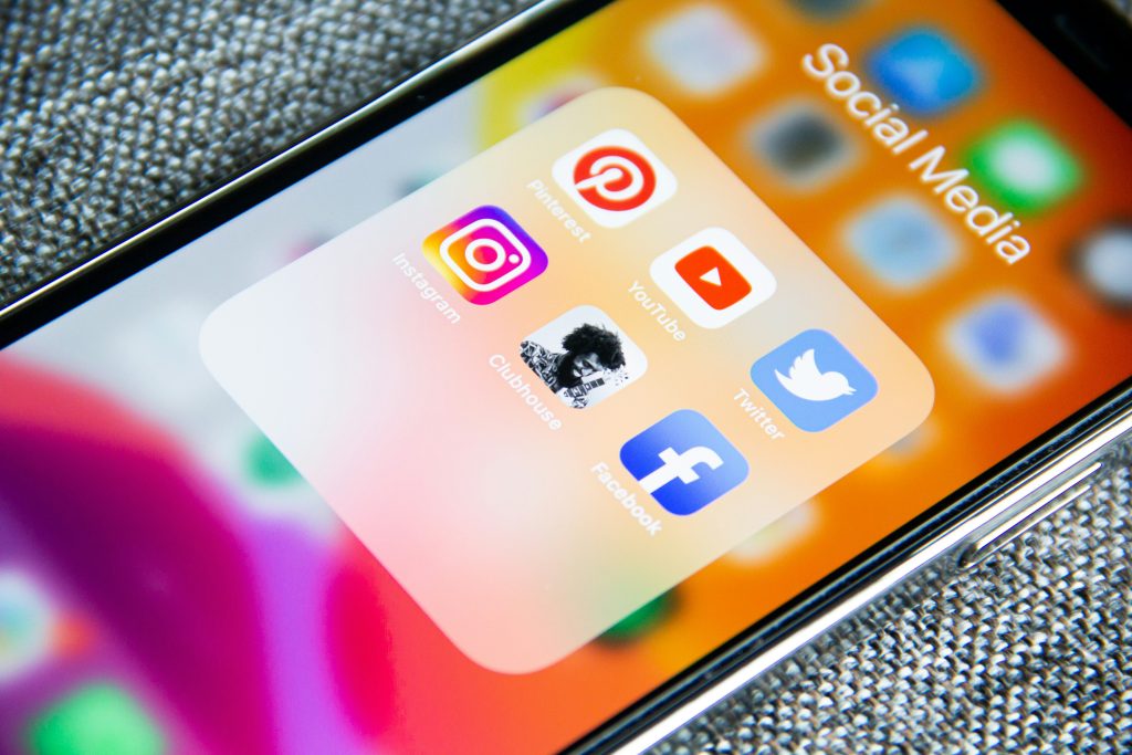 Experter varnar för åldersgränser på sociala medier